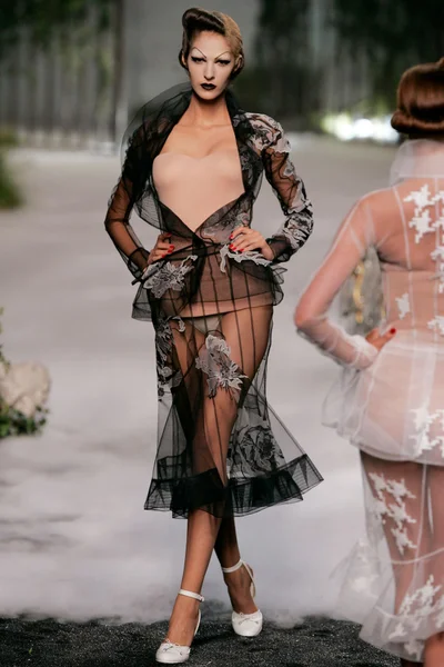 Look 10